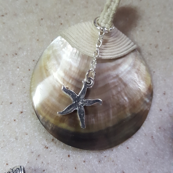 Gorgeous mother of pearl pendant with starfish - Picture 5 of 8